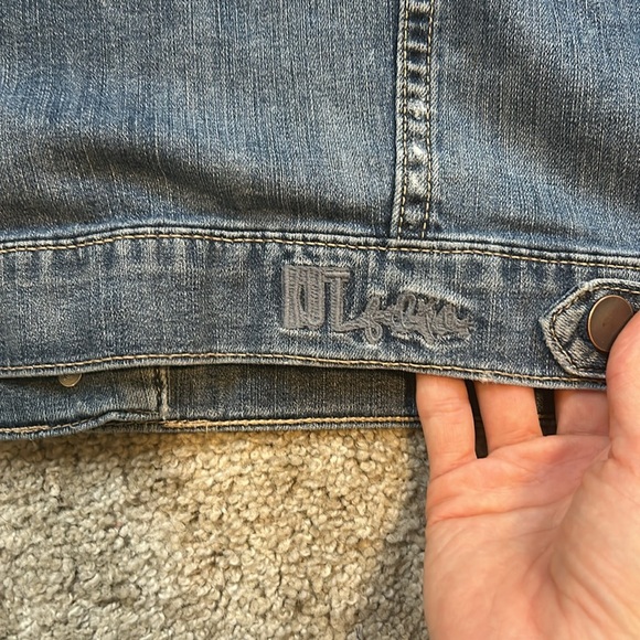 Kut from the Kloth Amelia Jean Jacket - Picture 9 of 16